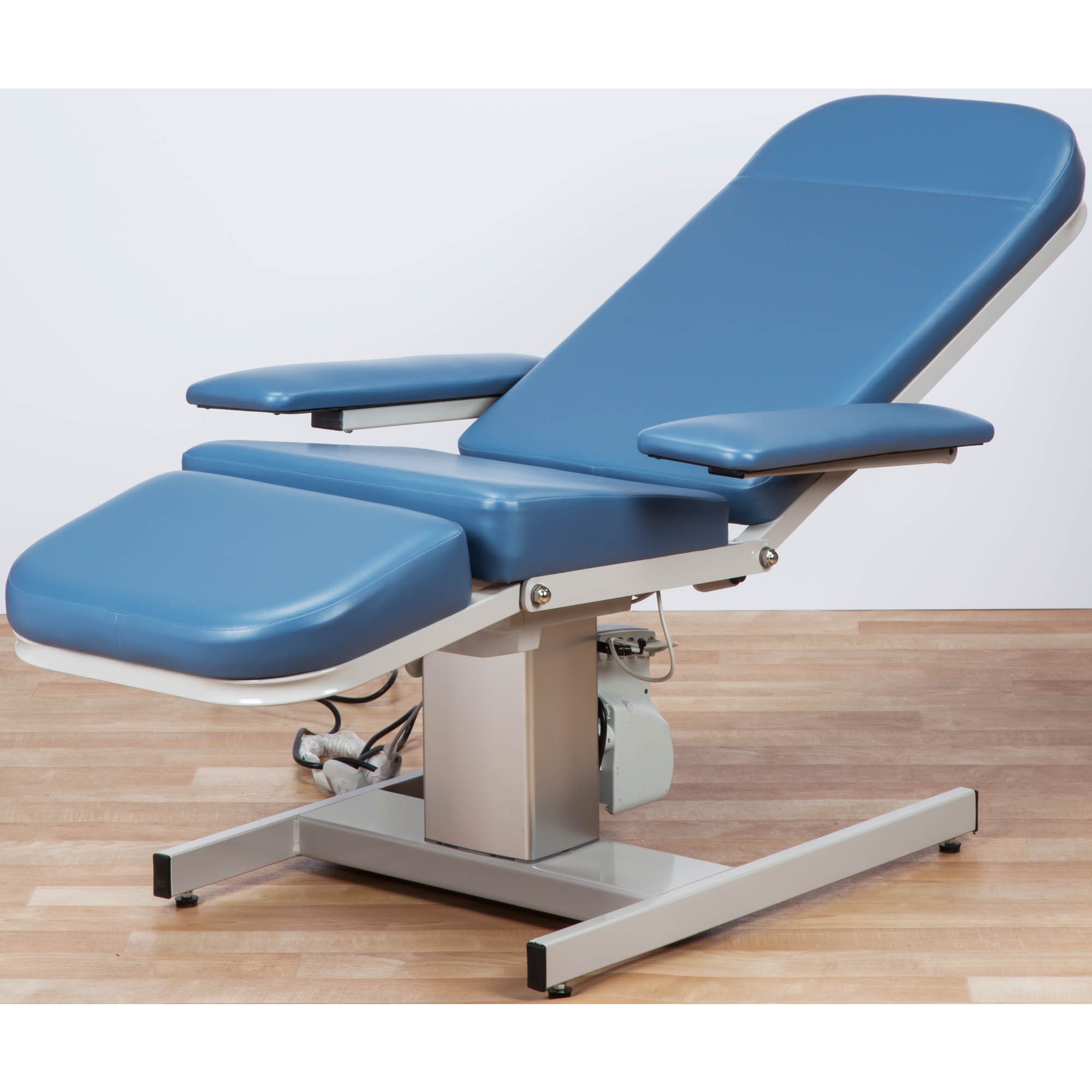 2000x2000 Clinton 6810 Recliner Series Hi Lo Blood Drawing Chair