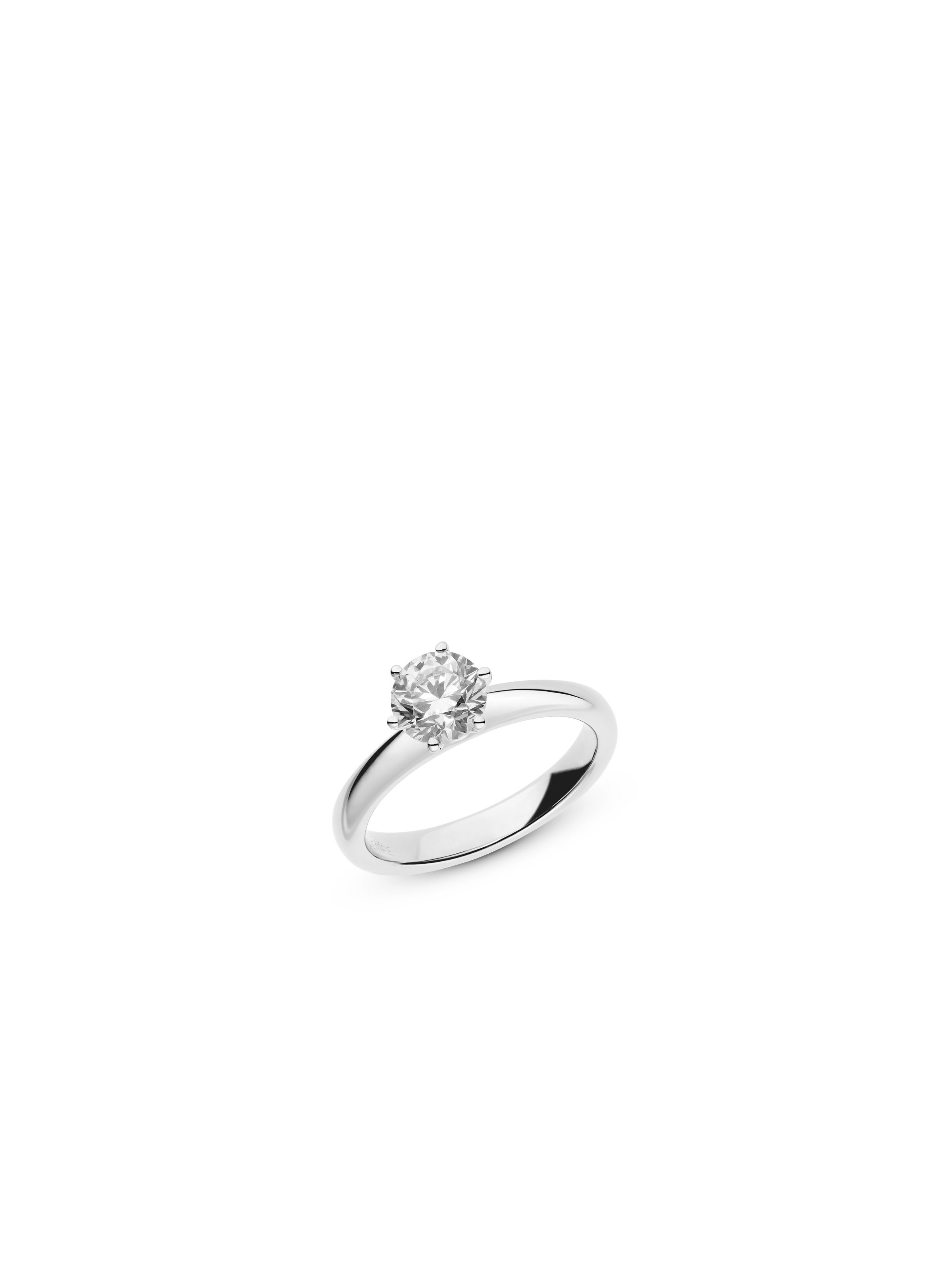 2400x3200 Renaissance Solitaire Ring
