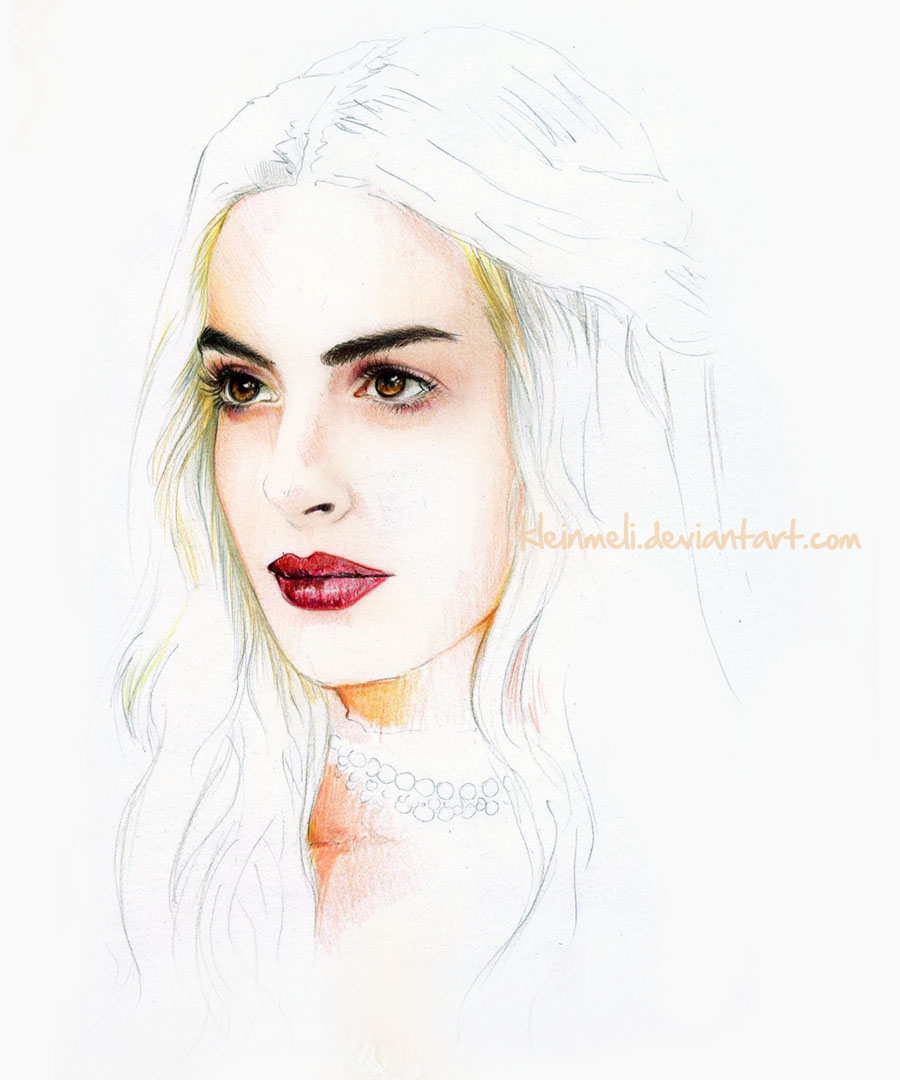 900x1080 White Queen