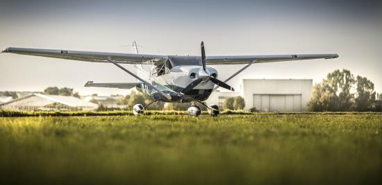 550x267 Flying Cessna 206