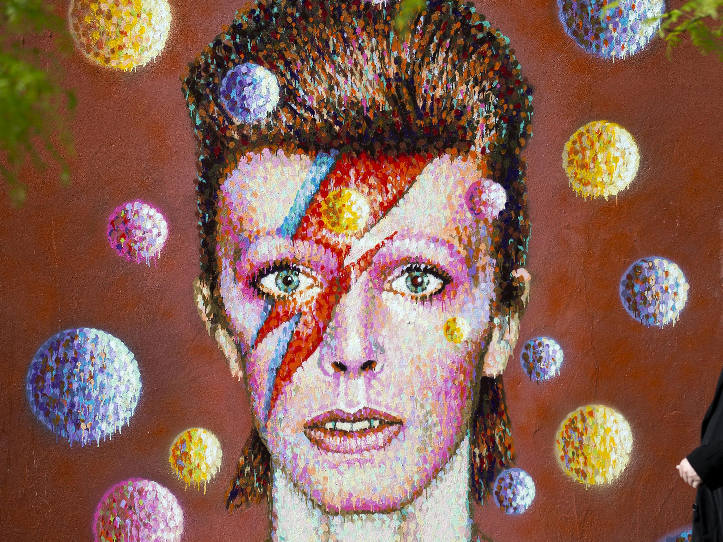 2500x1875 David Bowie On The Iconic Lightning Bolt From His Aladdin Sane