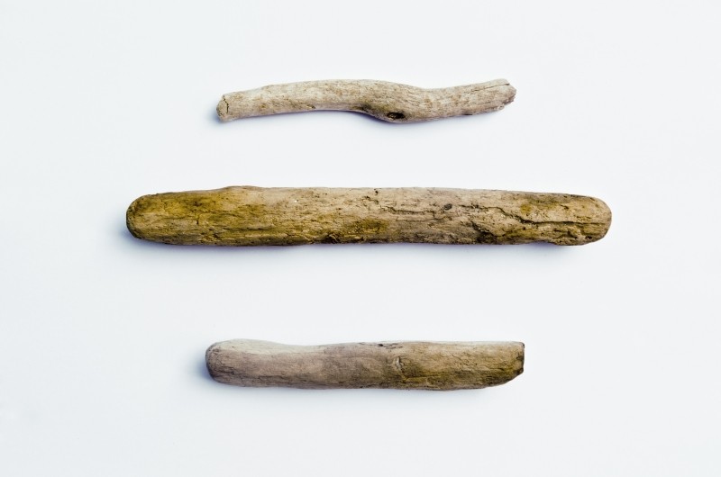 800x530 Three Pieces Of Driftwood Driftwood Wood Three Background Image