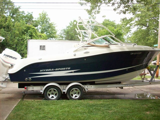 640x480 Day Boating With The Hydra Sports 2200 Dc Vector