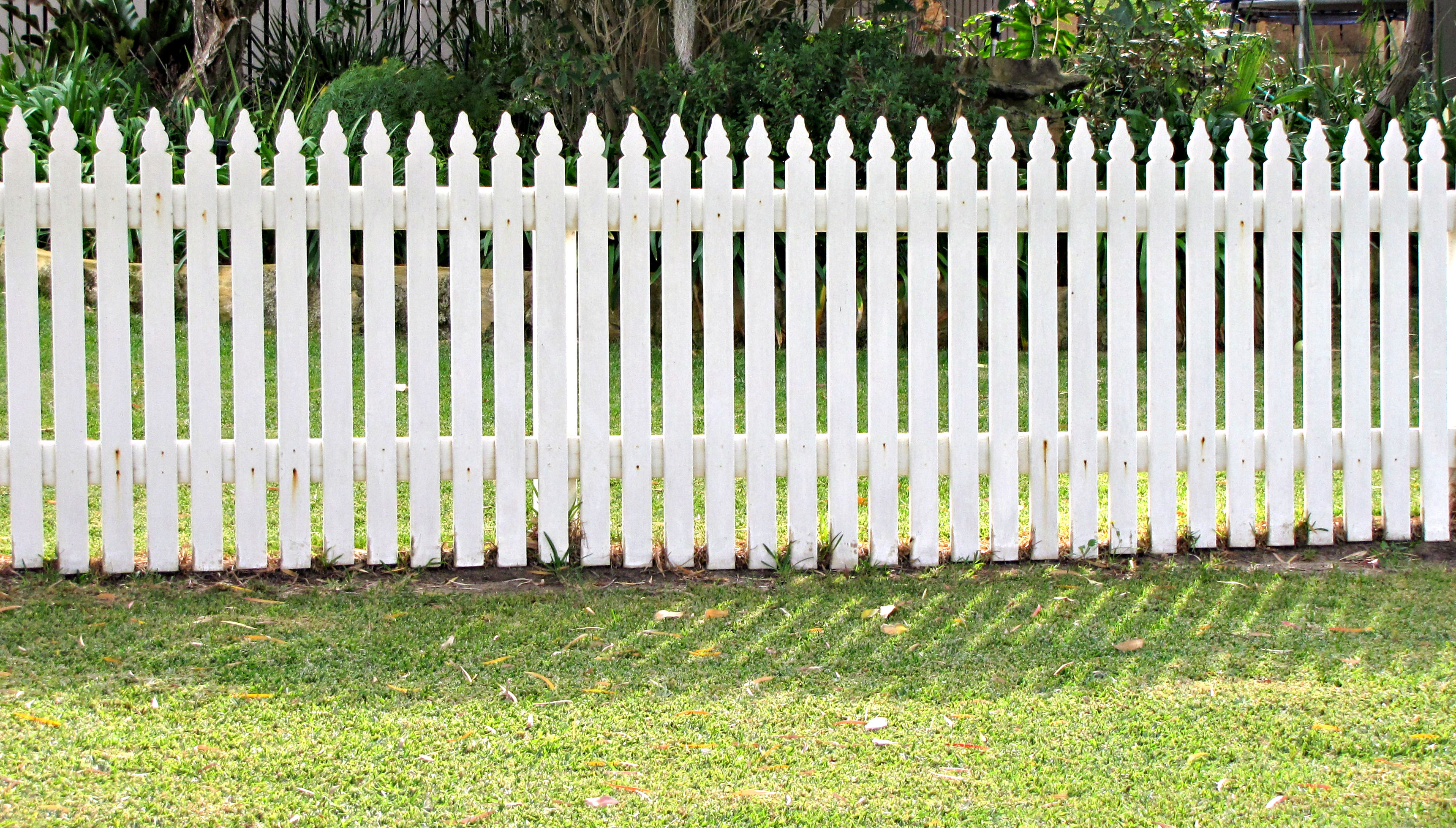 3447x1960 Picket Fence Vector