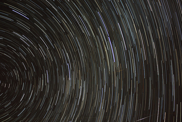620x414 Amazing Photography Shots Capturing Star Trails
