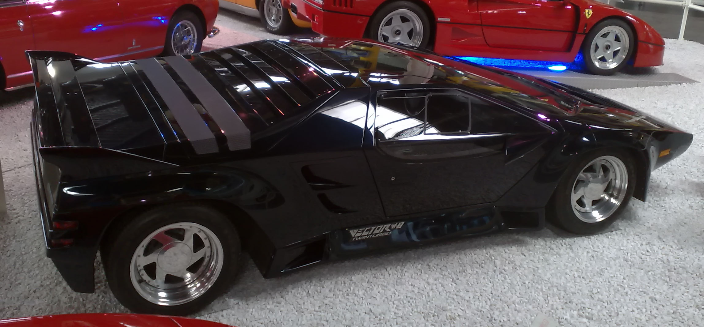 2296x1068 Plikvector Twin Turbo W8 Side.jpg Wikipedia, Wolna Encyklopedia