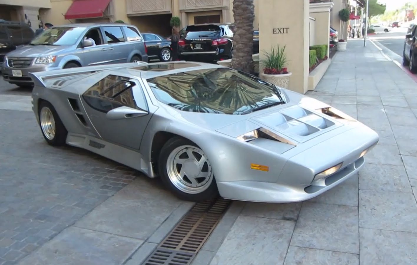 1416x902 Vector W8 Twin Turbo (W Engine Start, Short Drive)