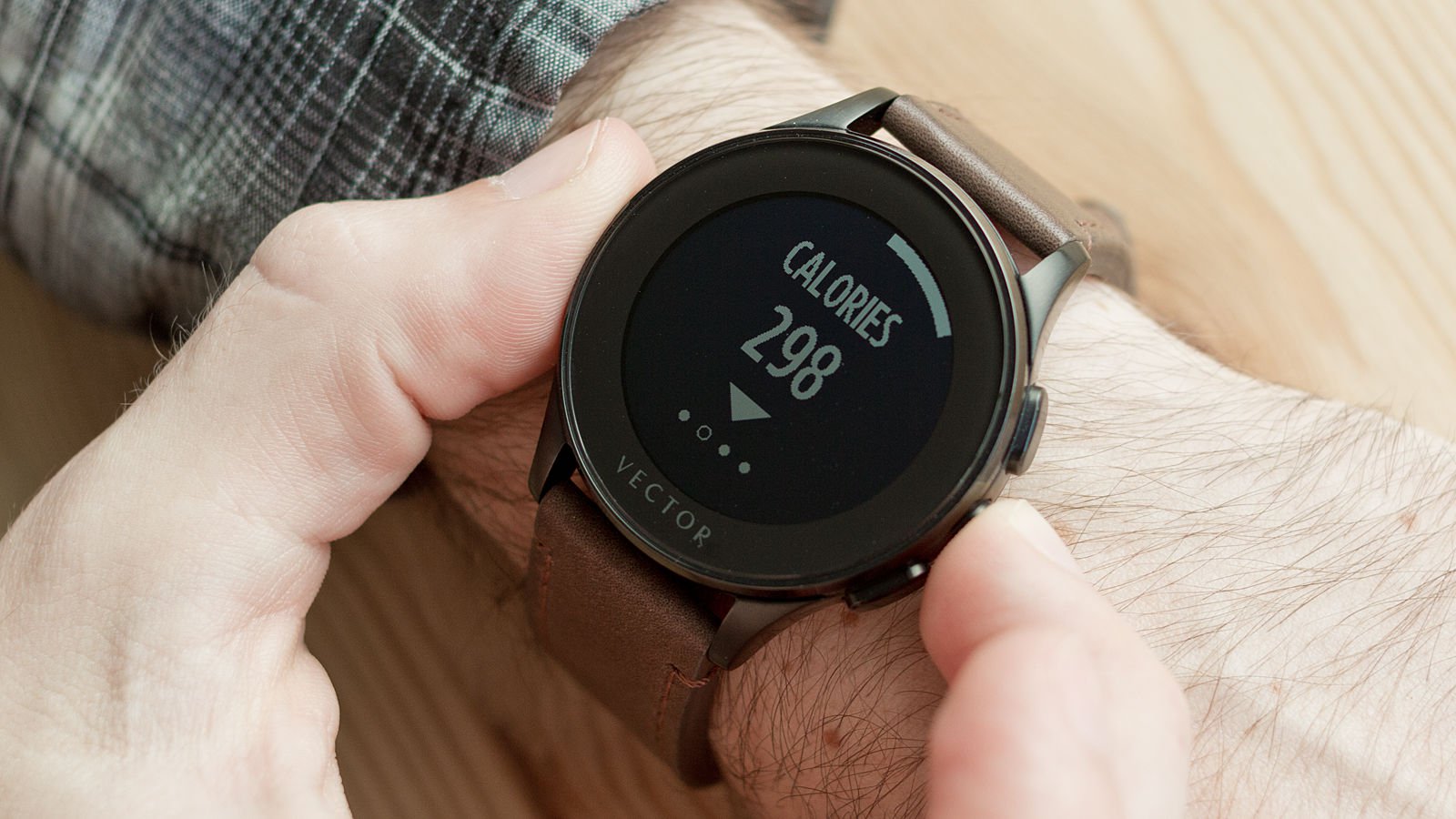 1600x900 Vector Watch Luna Review