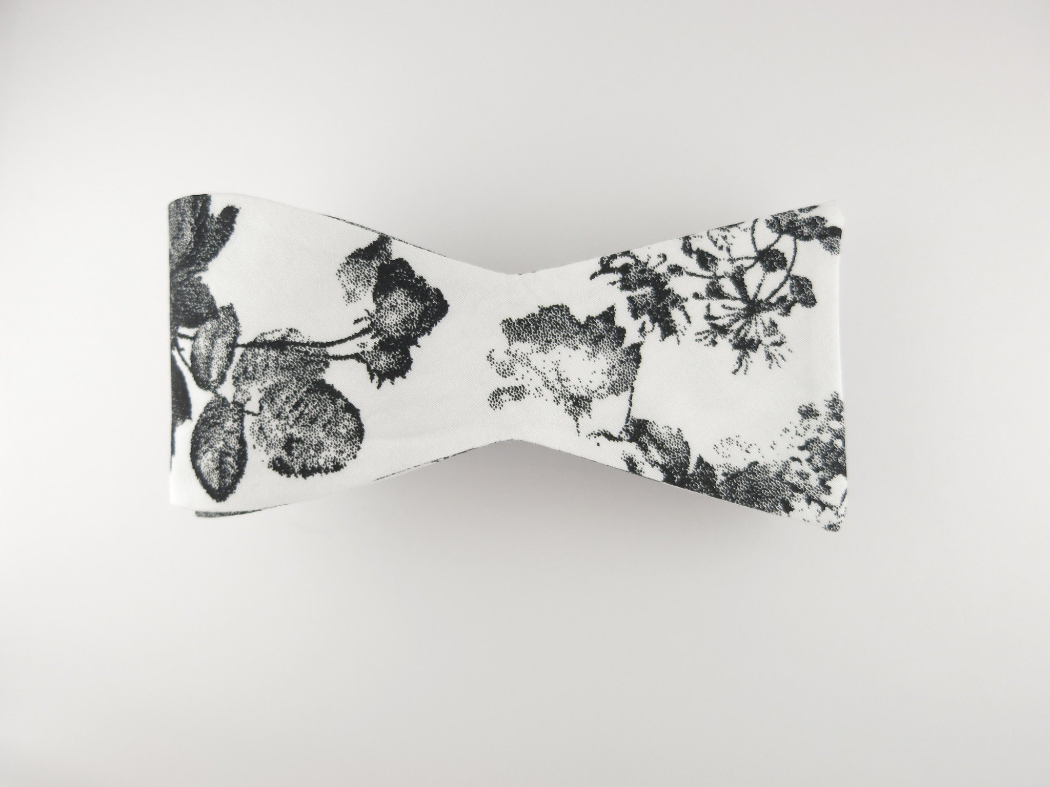 2048x1536 Floral Bow Tie, Antique Watercolor, Flat End Suitedman