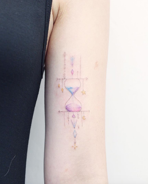 480x597 50 Amazing Hourglass Tattoos And Meanings