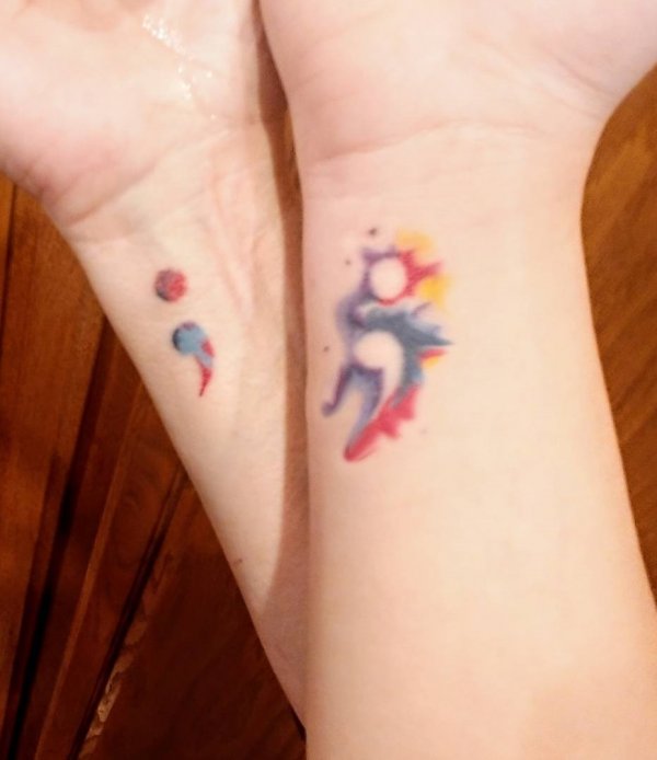600x694 Incredible Watercolor Mother Daughter Wrist Tattoo Idea