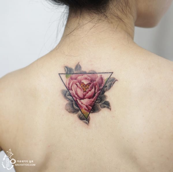600x598 Artist Creates Soft And Delicate Tattoos That Look Like Watercolor
