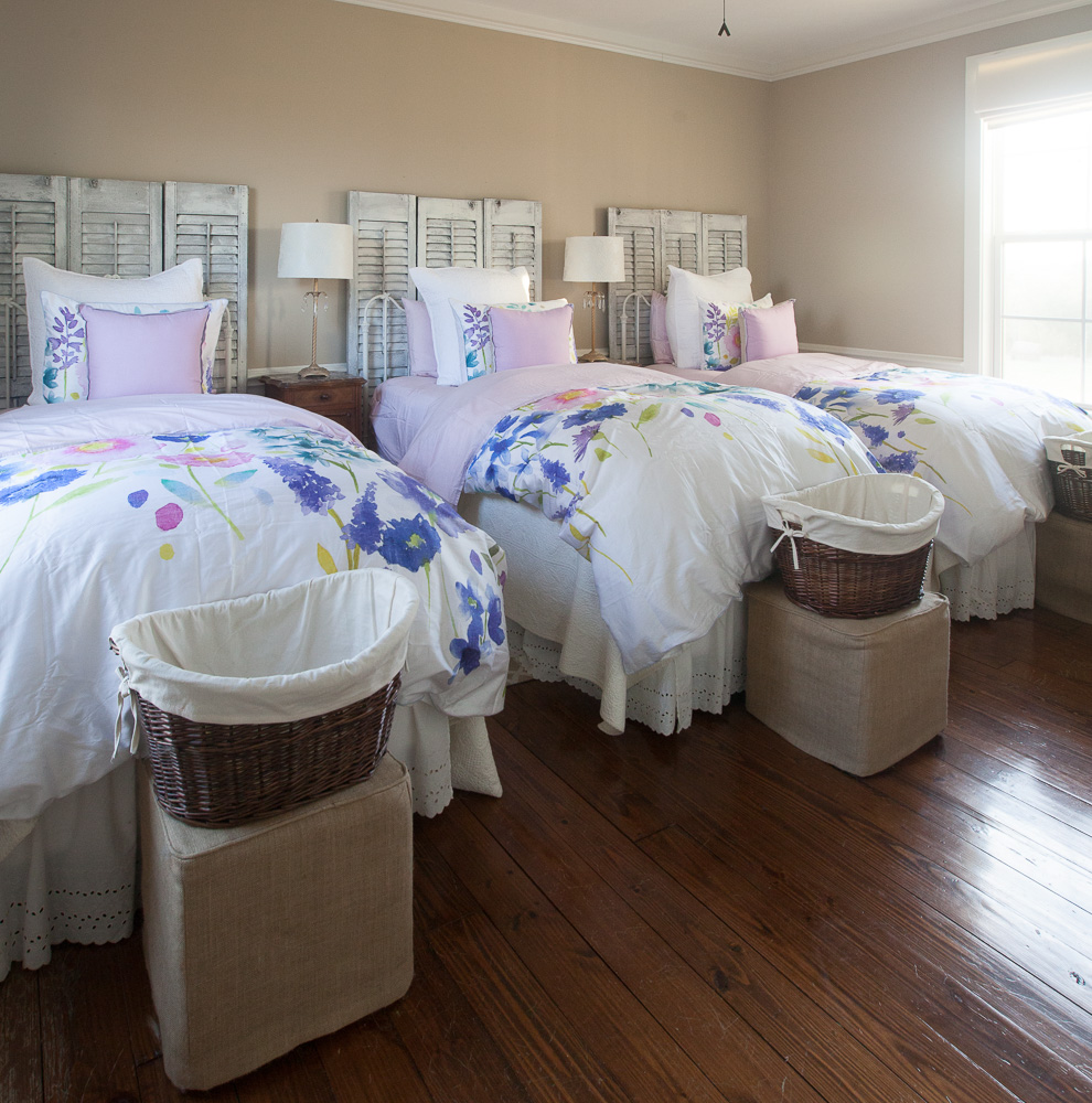 990x1000 Farmhouse Bedroom With Watercolor Bedding