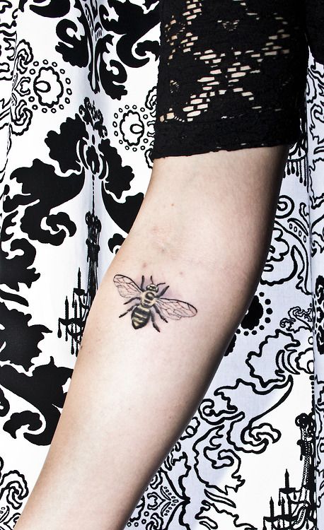 458x750 Watercolor Style Bee Tattoo On Arm