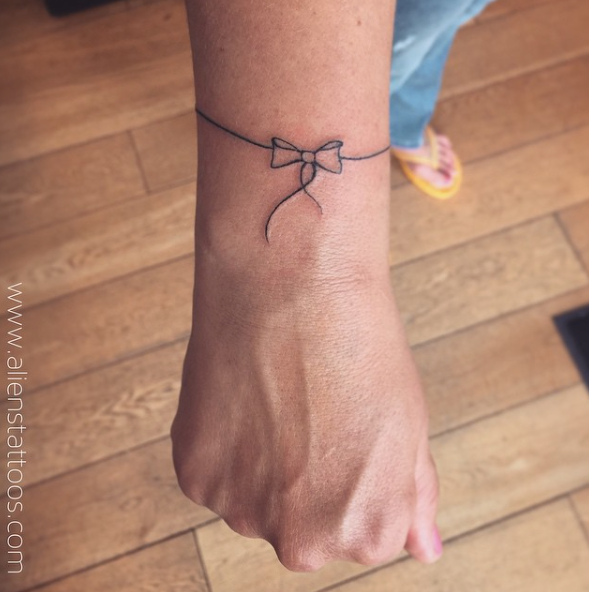 589x592 Cute Bow Tattoo