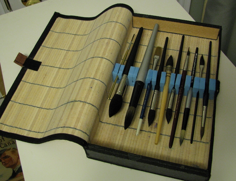 800x615 Paintbrushes Plein Air Case [Archive]