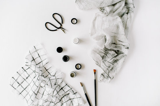 550x366 Watercolor, Scissors, Textile And Brushes