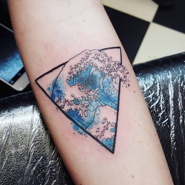 650x650 Remarkable Wave Tattoo Designs