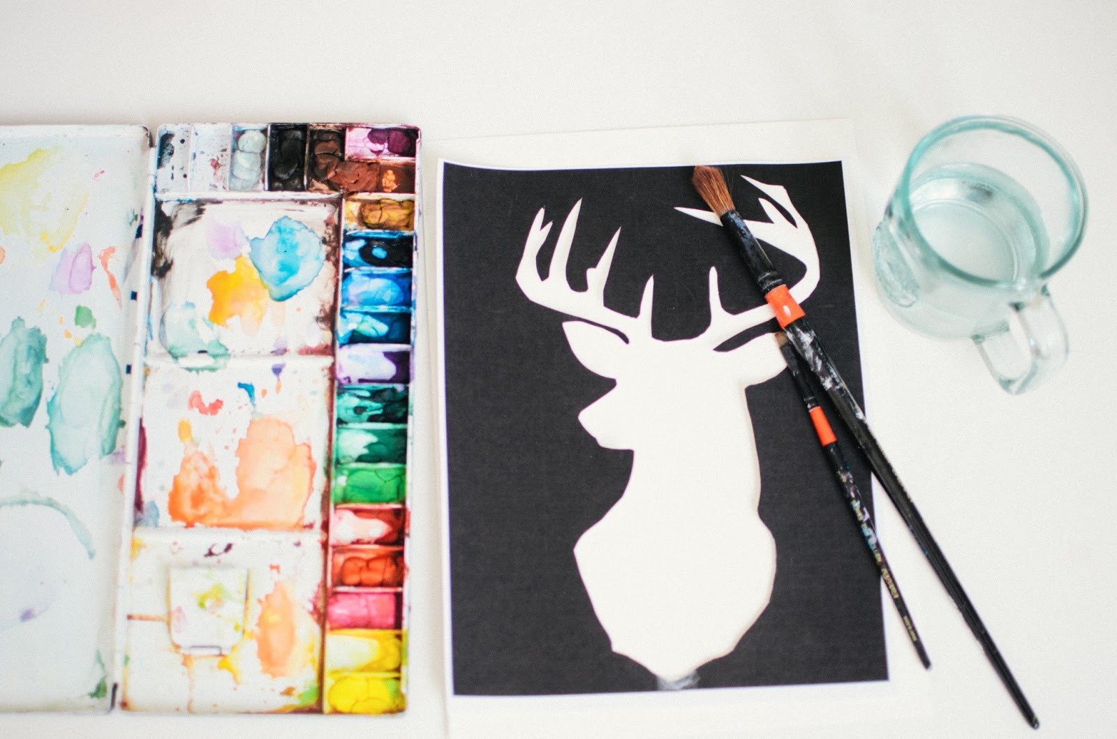 1600x1059 Diy Watercolour Stencil Art