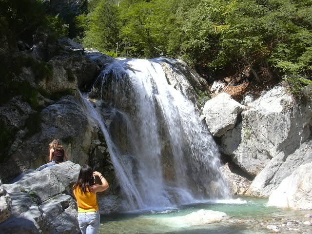 640x480 Watercolor Waterfalls