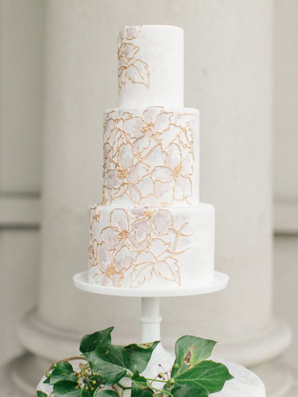 600x800 Watercolor Flowers Detailed Wedding Cake With Gold Deer Pearl