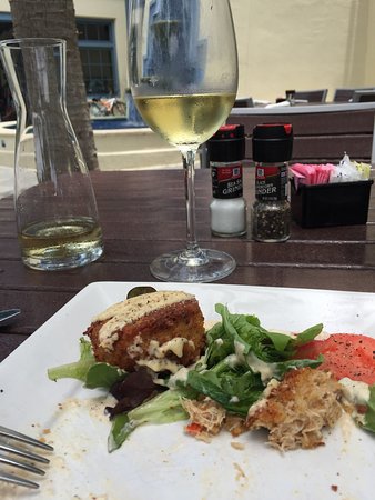 338x450 The Wine Bar