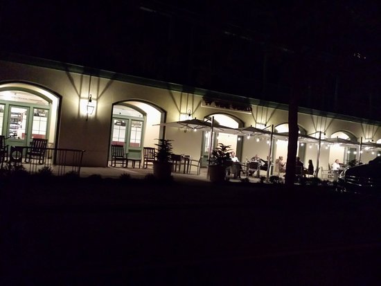 550x413 Evening Patio